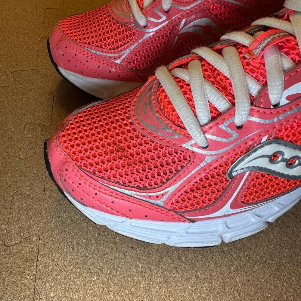 Saucony Cohesion 7 Womens Sz 6 Running Shoes Pink Silver Mesh Sneakers S15181-31